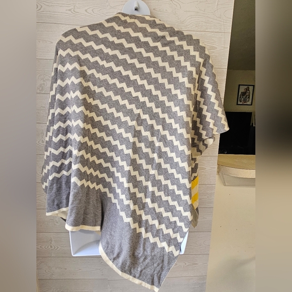 Cocogio- Women'sChevron Patterned Wrap with Gray &Yellow Accent One Size Fit All - Picture 5 of 6